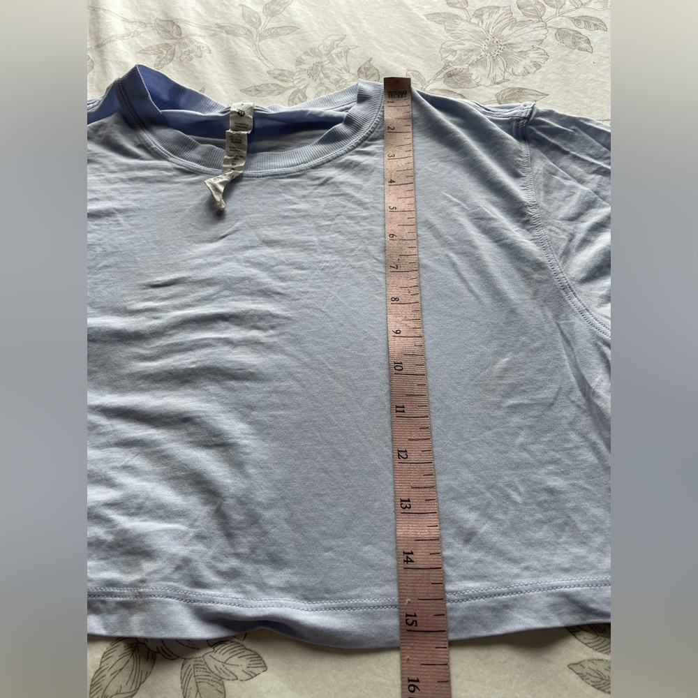 Lululemon All Yours Cropped Tee Pastel Blue 4 Gym Yoga Pilates Casual Loungewear - Picture 7 of 7